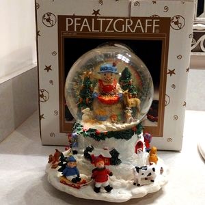Pfaltzgraff motion snow globe.